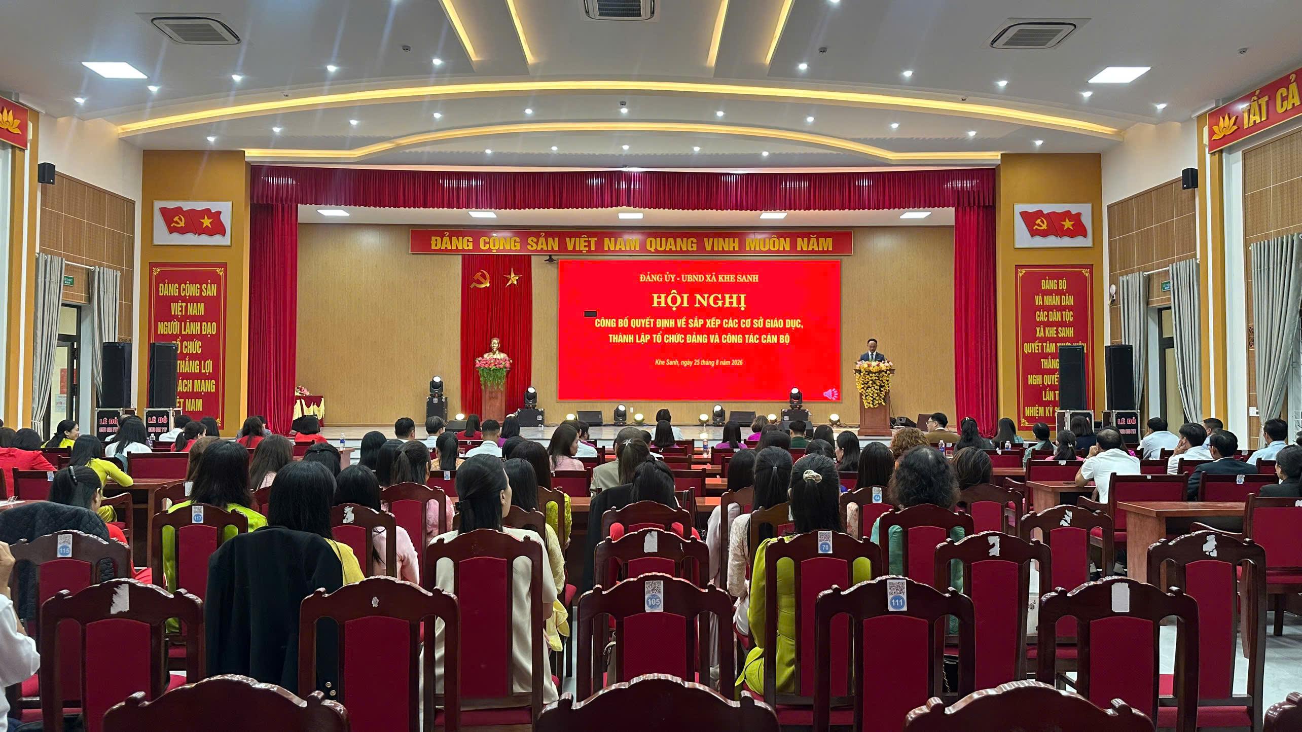 Xã Khe Sanh tổ chức Hội công bố quyết định về sắp xếp các cơ sở giáo dục,