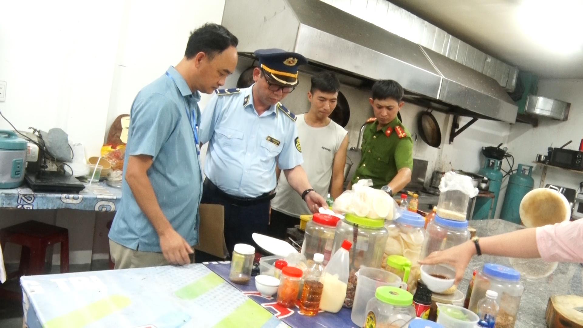 Ra quân kiểm tra ATTP trên địa bàn xã Khe Sanh