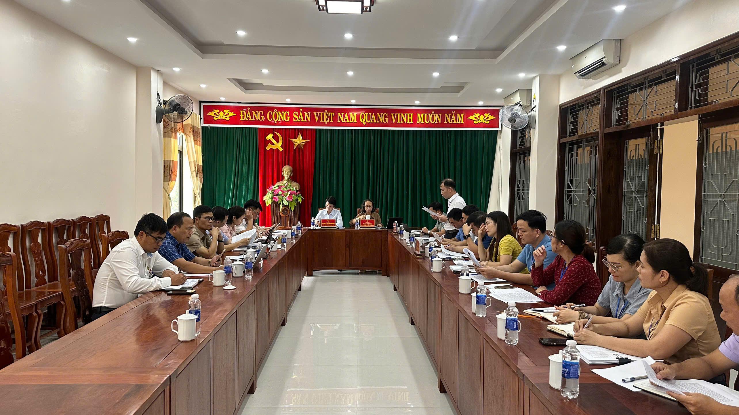 Thường trực Đảng ủy xã Khe Sanh làm việc với Phòng Kinh tế
