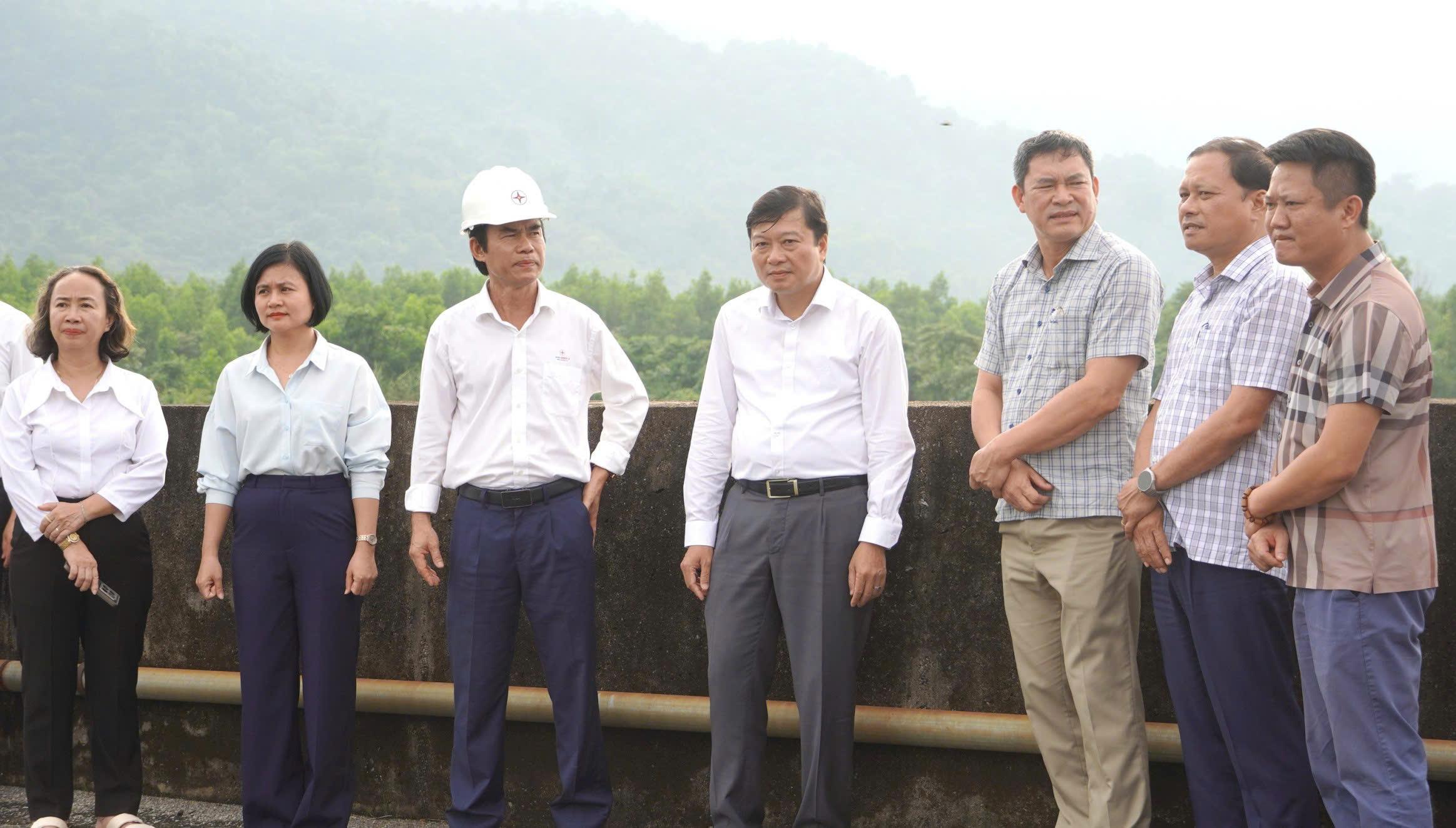 Chủ tịch UBND tỉnh Lê Hồng Vinh làm việc tại xã Khe Sanh
