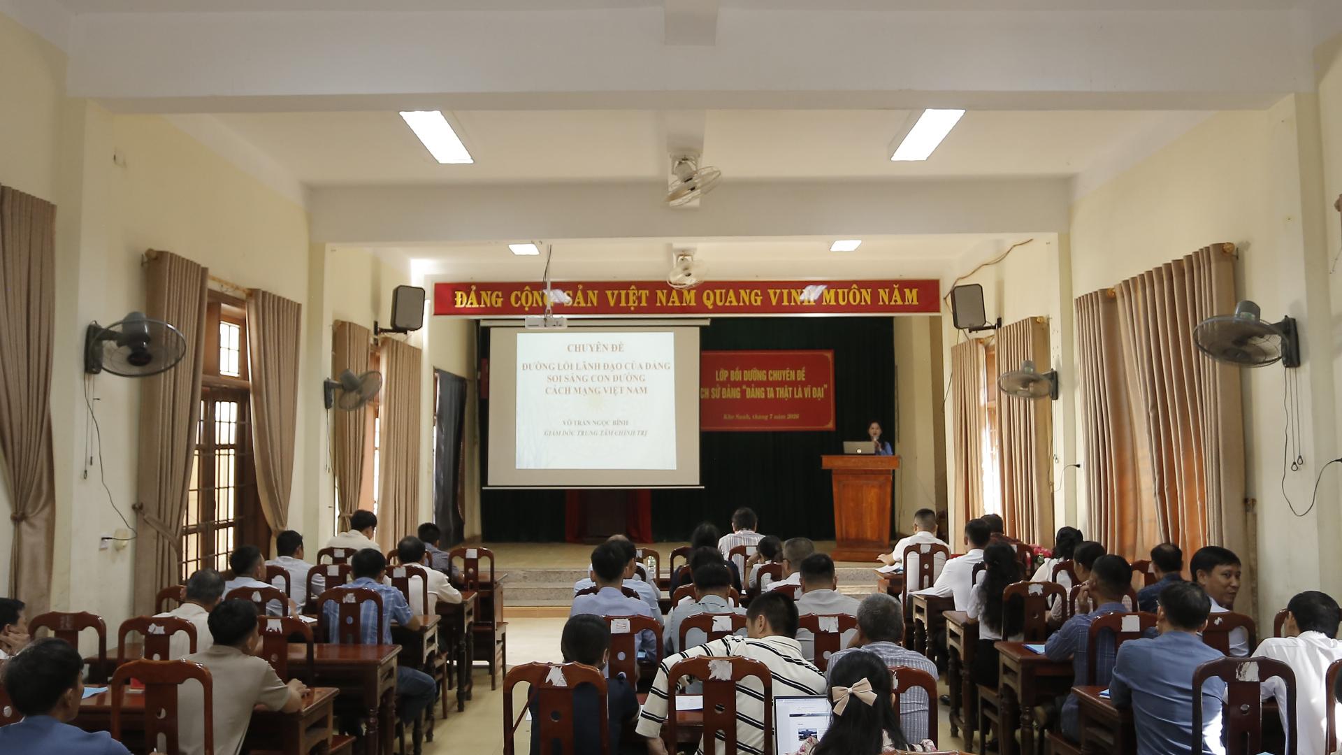Khai giảng lớp Bồi dưỡng chuyên đề lịch sử Đảng 