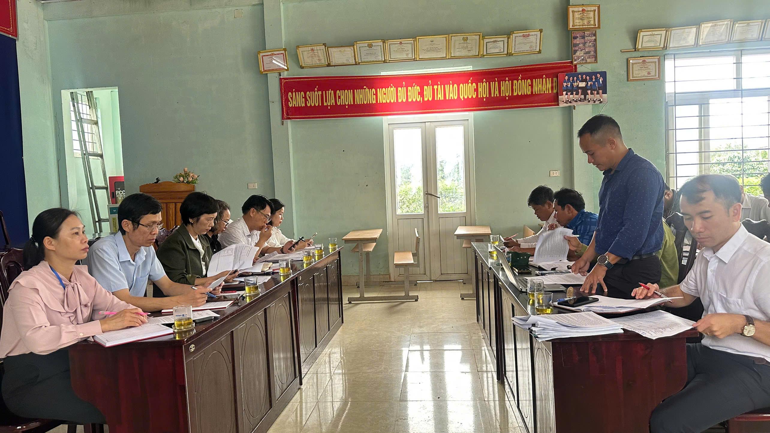 Thường trực Đảng ủy xã Khe Sanh làm việc với Chi bộ, Ban Quản lý thôn Ruộng