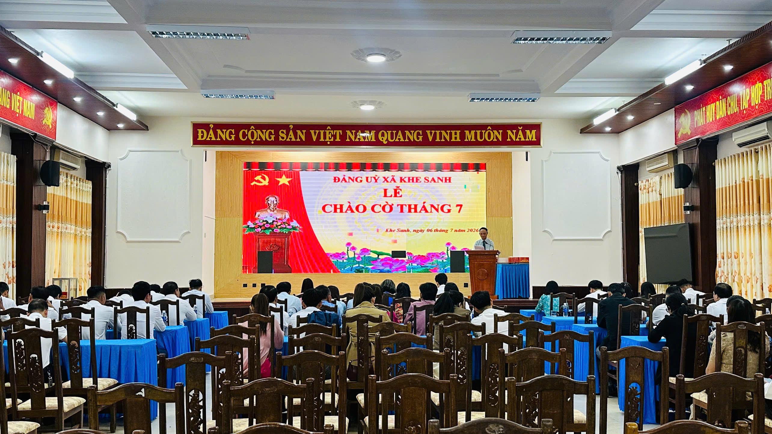 Đảng ủy xã Khe Sanh tổ chức Lễ chào cờ và sinh hoạt dưới cờ tháng 7